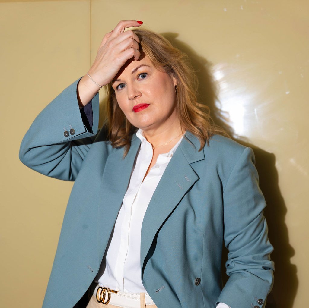 Jennie Zetterström i blå kavaj